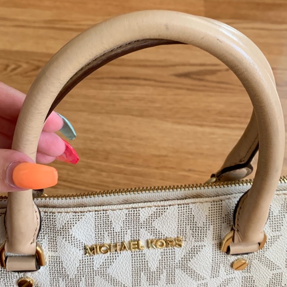 Michael Kors Purse - Picture 4 of 7